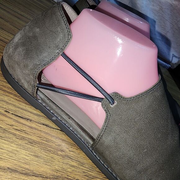 EILEEN FISHER Sz10 Taupe Leather Open Toe Elastic Sides Well Loved Flats Sandals - Picture 6 of 12